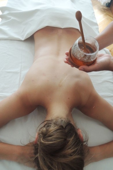 Medová detoxikační masáž 3